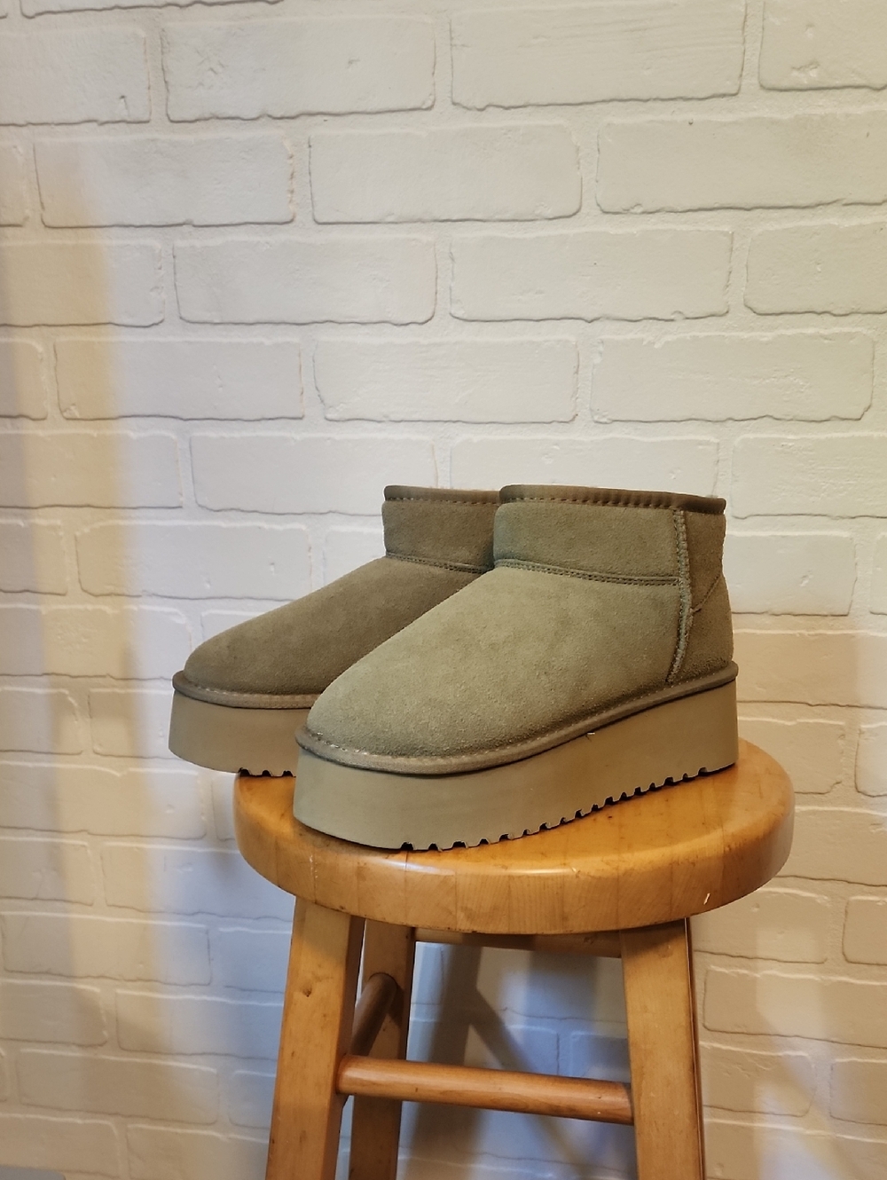 PROJECT CLOUD WOMENS HUGGY ANKLE BOOTIES NWOT